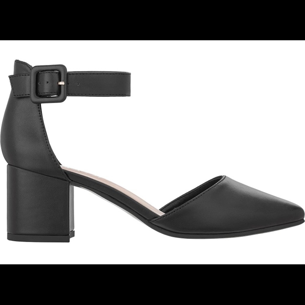 Illude “Gina” size 6 black pumps